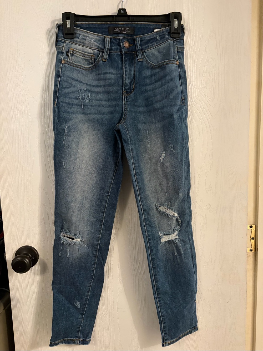 Judy Blue Distressed Skinny Jeans in Medium Blue Wash